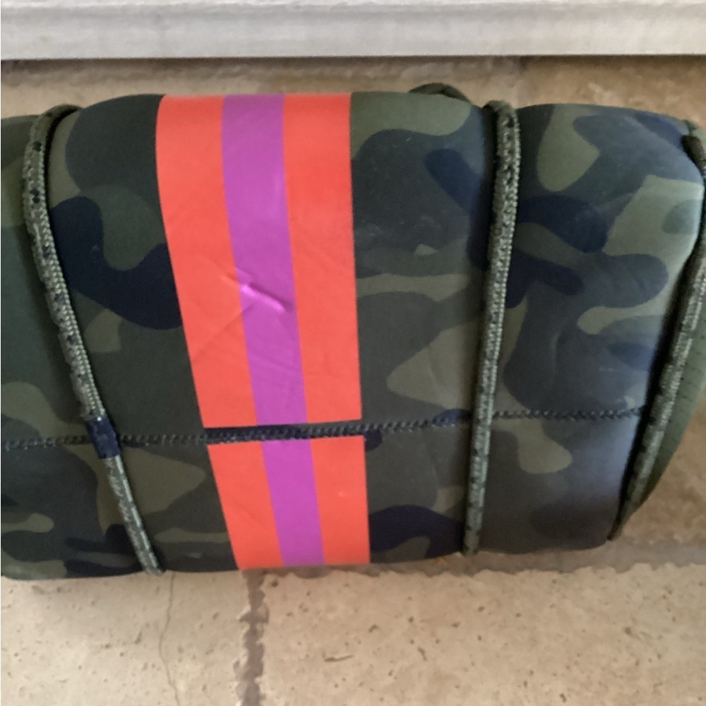 Social trends Tote Purse Camo / Pink Stripes Neoprene Bag - Picture 4 of 4